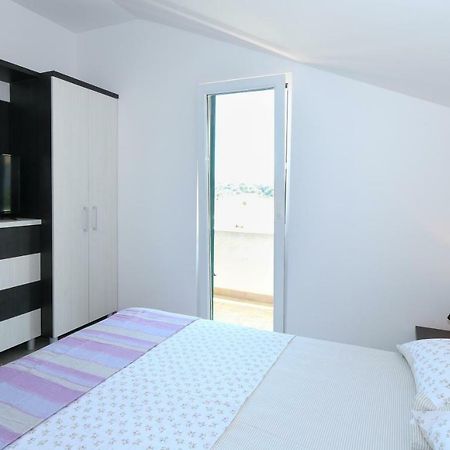 Apartments Jadranka 로비스테 외부 사진