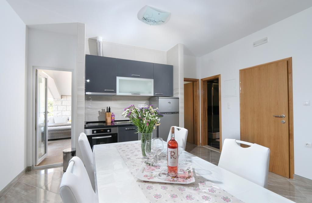 Apartments Jadranka 로비스테 외부 사진