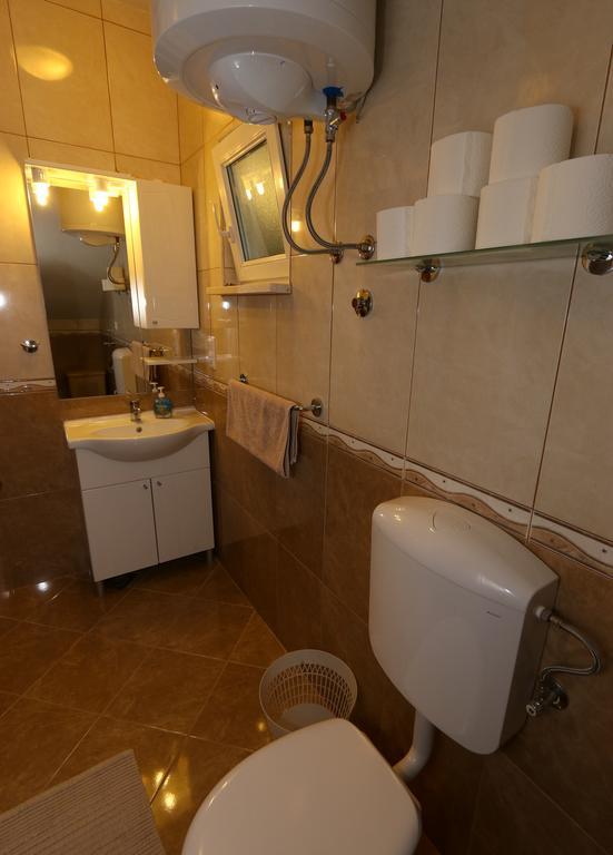 Apartments Jadranka 로비스테 외부 사진