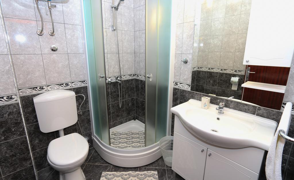 Apartments Jadranka 로비스테 외부 사진