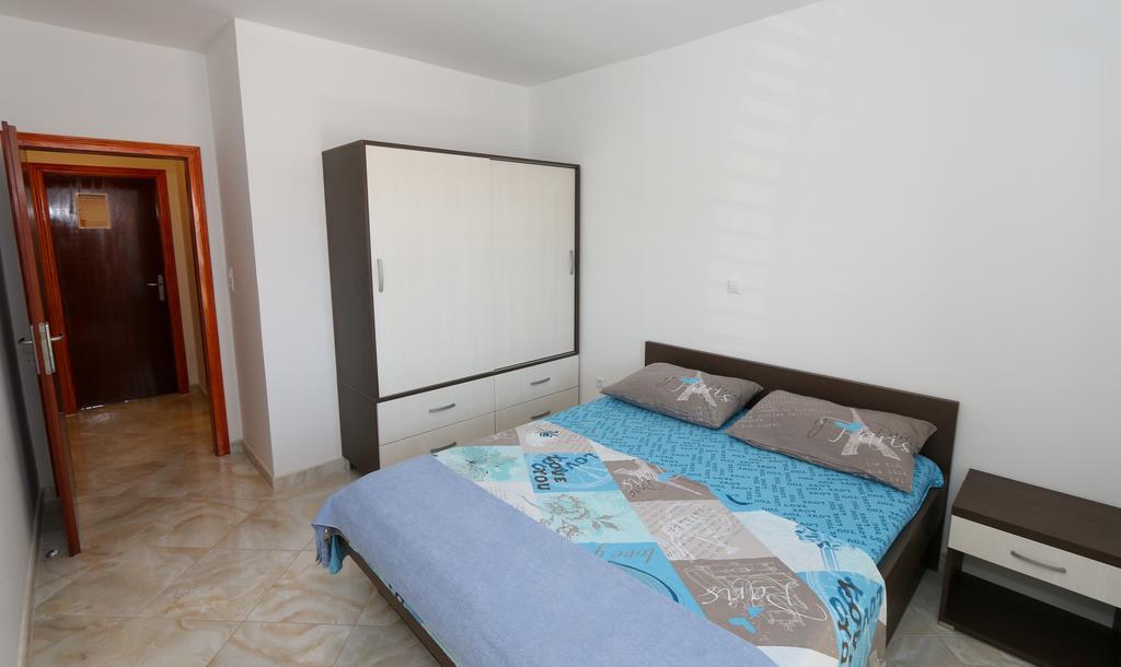 Apartments Jadranka 로비스테 외부 사진