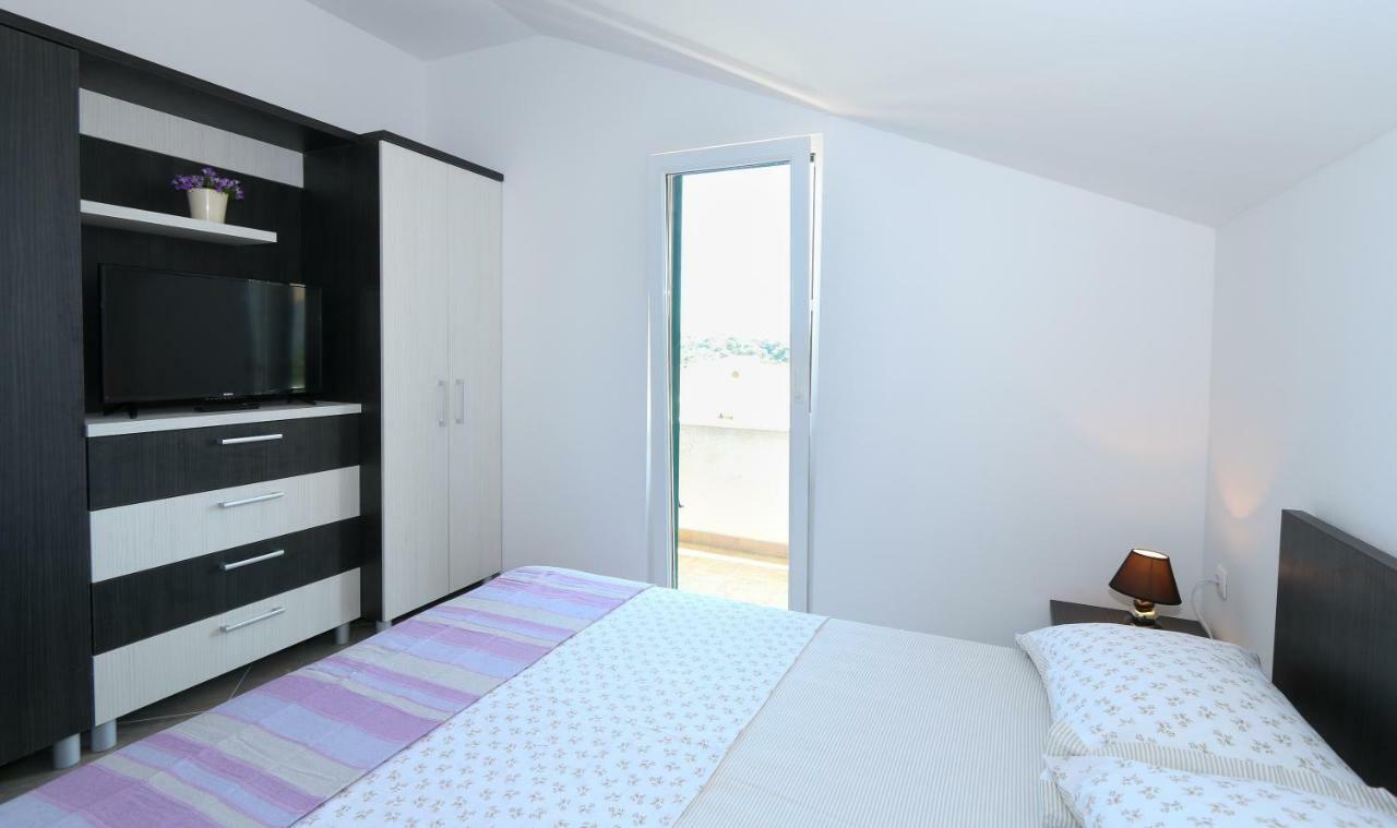 Apartments Jadranka 로비스테 외부 사진